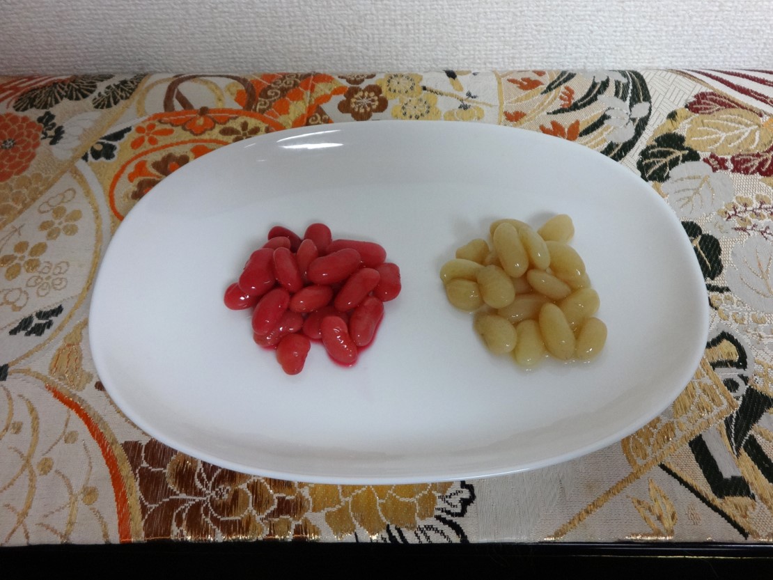 紅白の煮豆の写真